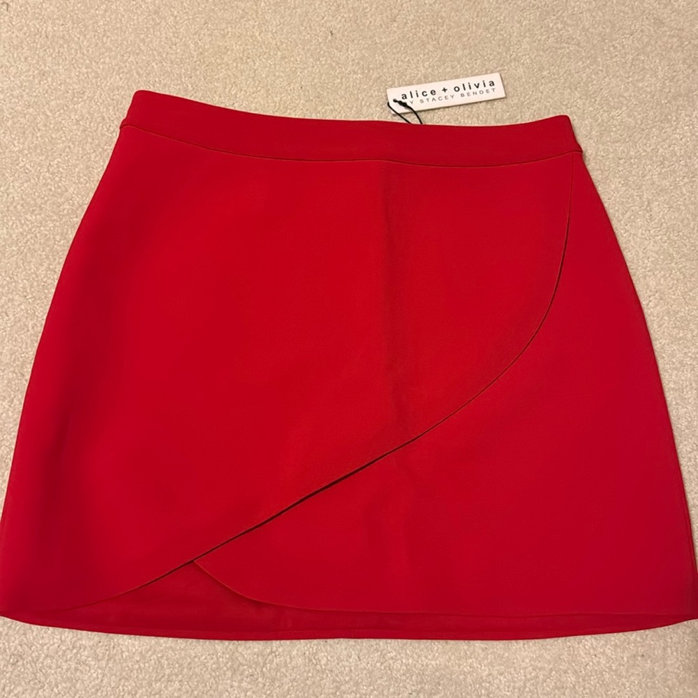 New with tag Alice + Olivia women’s skirt Red size 8 $225